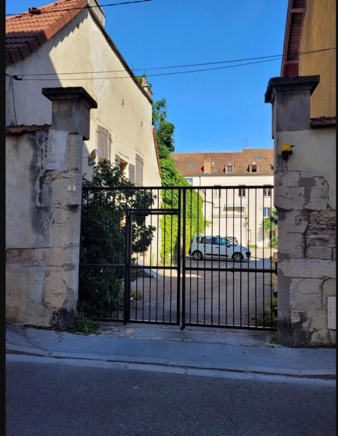 L'historique au cœur de ville Dijon Extérieur photo